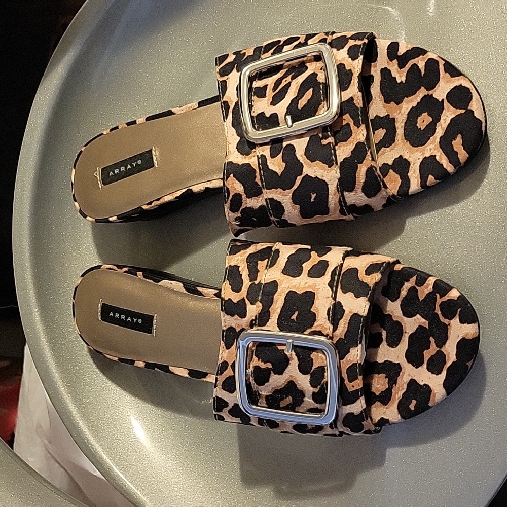 NWOT Array Leopard Slides